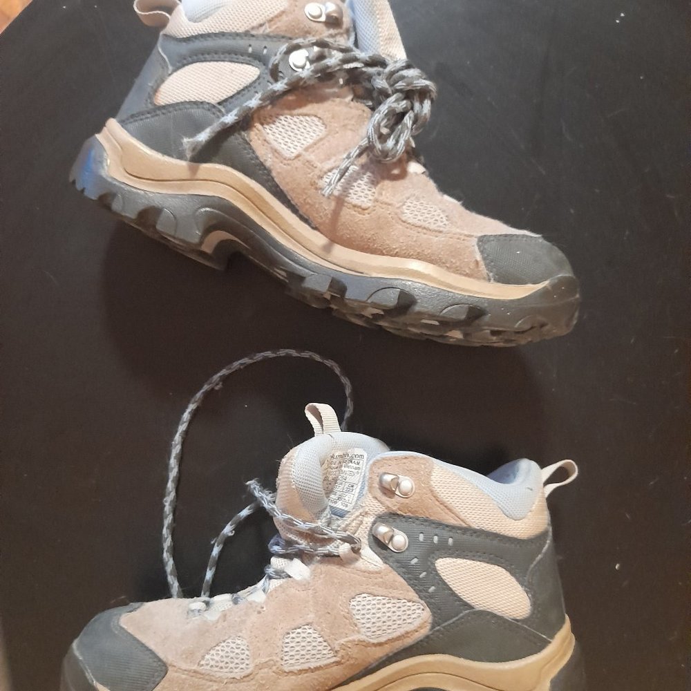 Get out and about in these Classic Columbia hiking boots